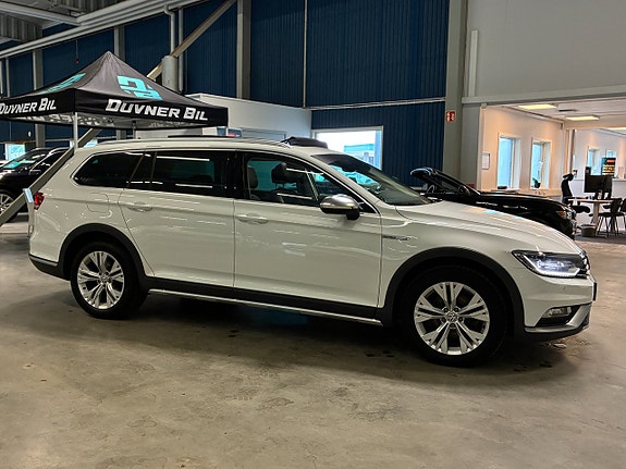Volkswagen Passat Alltrack 3 of 5