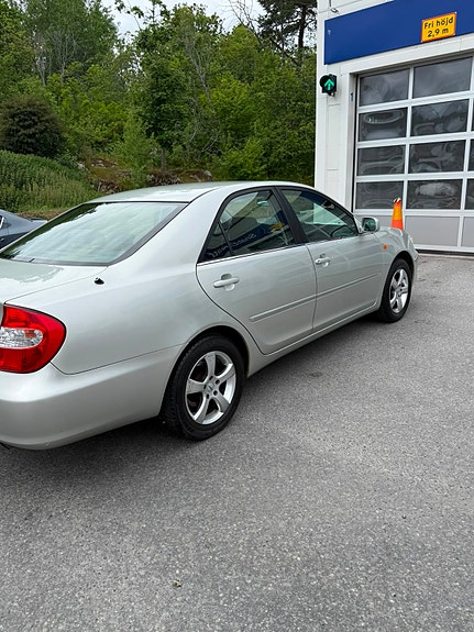 Toyota Camry 5 of 5