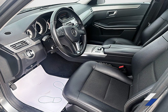 Mercedes-Benz E220 4 of 5