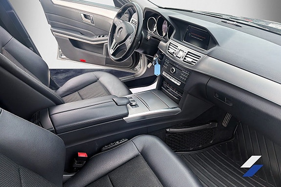 Mercedes-Benz E220 5 of 5