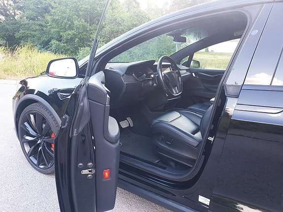 Tesla Model X 2 of 5