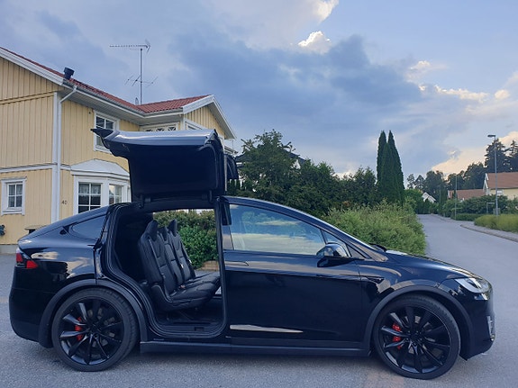 Tesla Model X 27 of 30