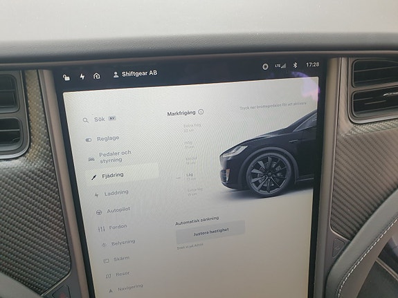 Tesla Model X 21 of 30