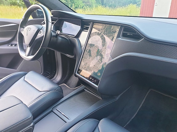 Tesla Model X 4 of 5