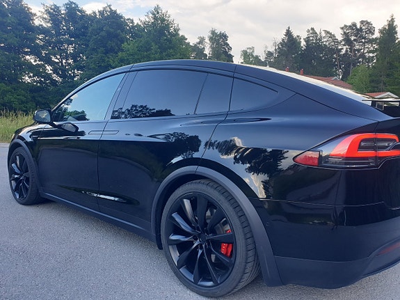 Tesla Model X 29 of 30