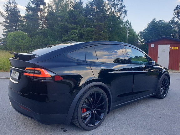 Tesla Model X 3 of 5