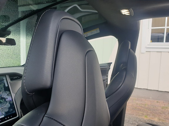 Tesla Model X 18 of 30