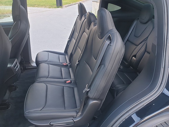 Tesla Model X 7 of 30
