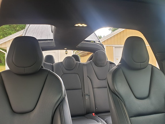 Tesla Model X 14 of 30