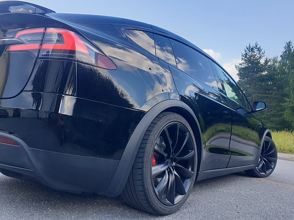 Tesla Model X 26 of 30