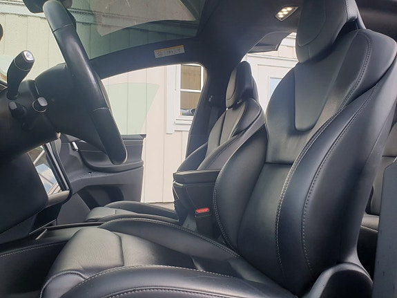 Tesla Model X 19 of 30