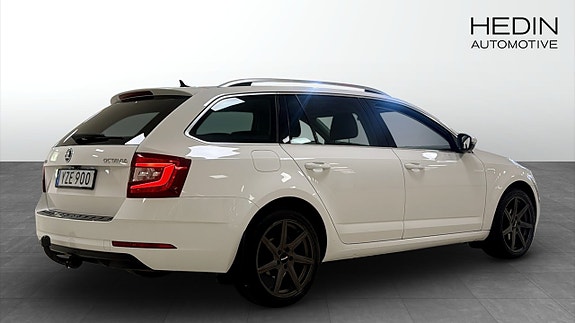 Skoda Octavia 2 of 5