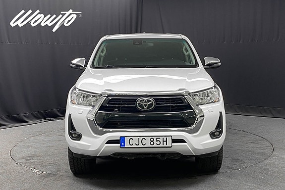 Toyota HiLux 2 of 23