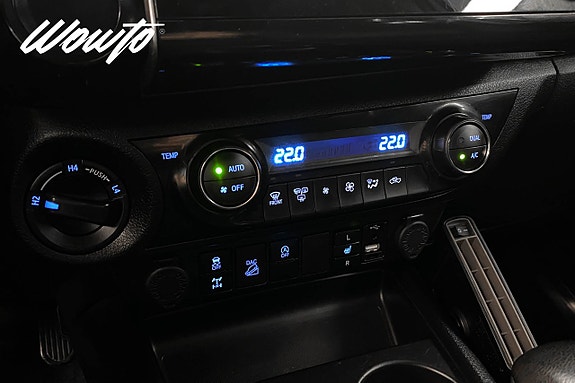 Toyota HiLux 15 of 23
