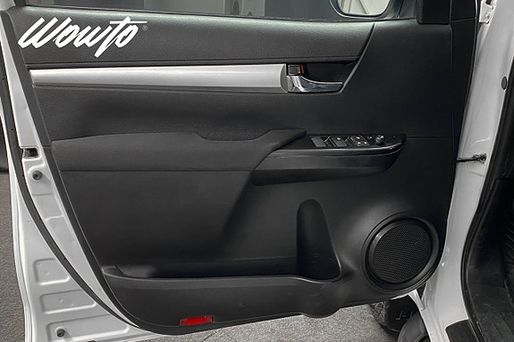 Toyota HiLux 10 of 23