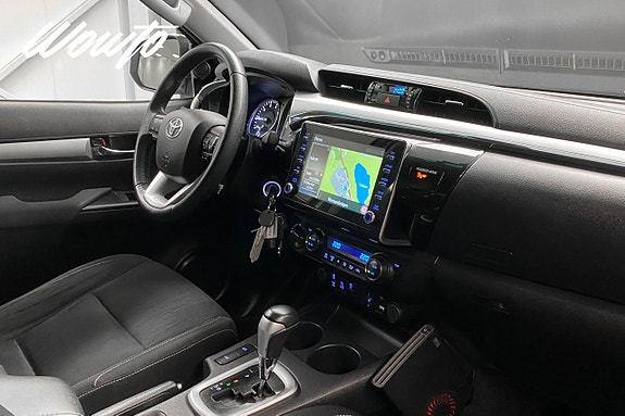 Toyota HiLux 12 of 23
