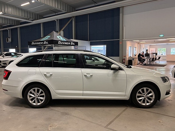 Skoda Octavia 2 of 5