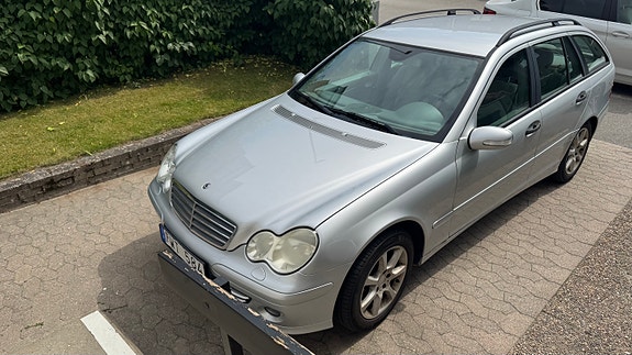 Mercedes-Benz C180 2 of 2