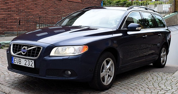 Volvo V70 3 of 7