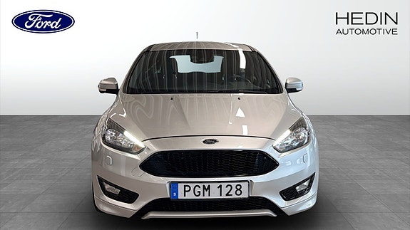 Ford Focus 8 of 12