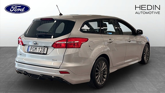 Ford Focus 2 of 5