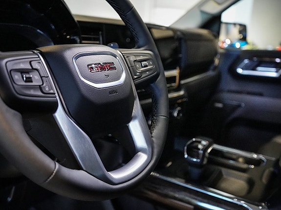 GMC Sierra 15 of 21