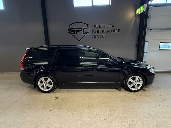 Volvo V70 2 of 5