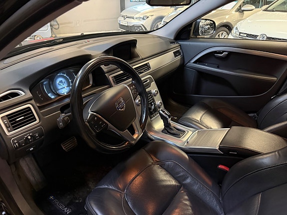 Volvo V70 11 of 15