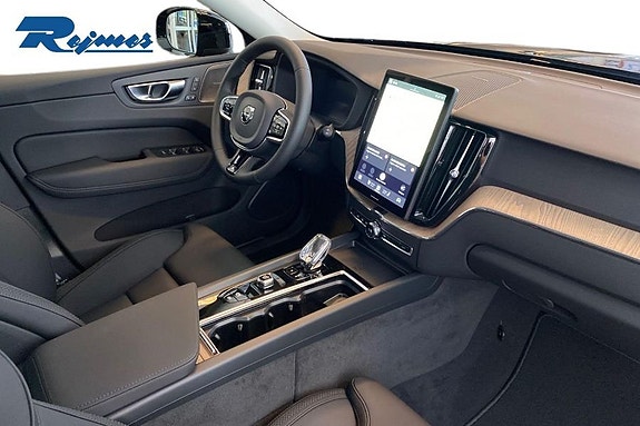 Volvo XC60 11 of 20