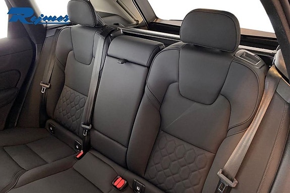 Volvo XC60 13 of 20