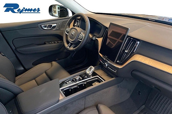 Volvo XC60 11 of 20