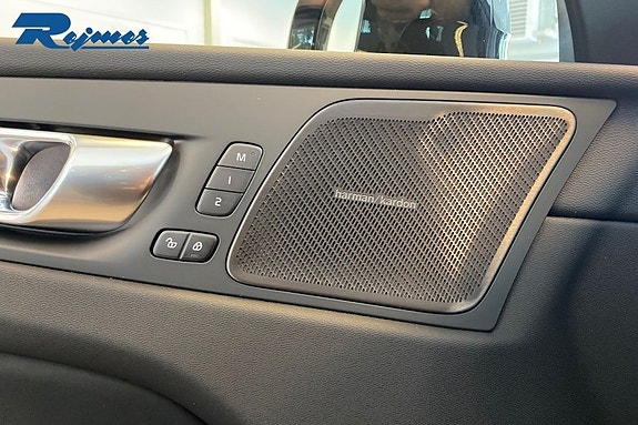 Volvo XC60 14 of 20