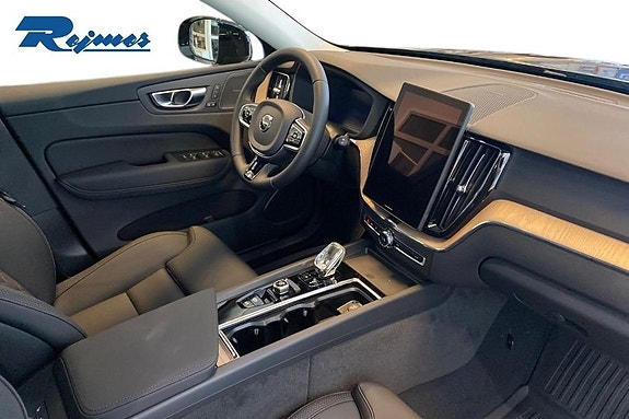 Volvo XC60 11 of 20