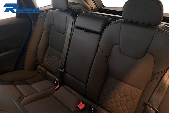 Volvo XC60 12 of 20