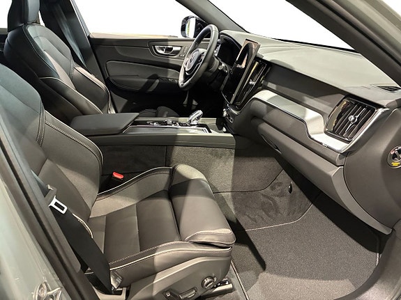 Volvo XC60 2 of 5