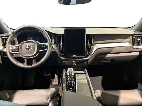 Volvo XC60 3 of 5