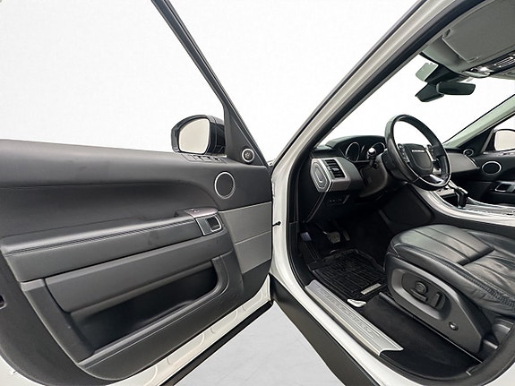 Land Rover Range Rover Sport 10 of 30