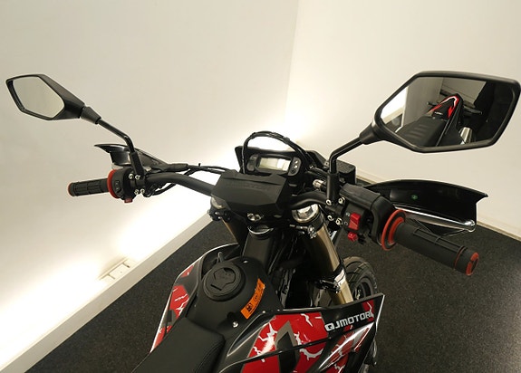 QJ Motor COV 125 4 of 5