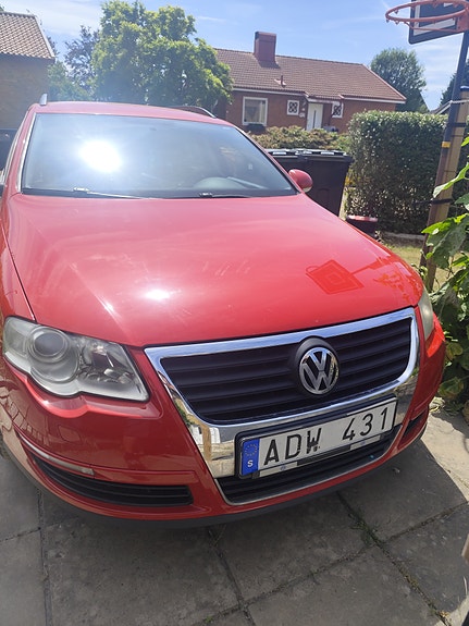 Volkswagen Passat 2 of 5