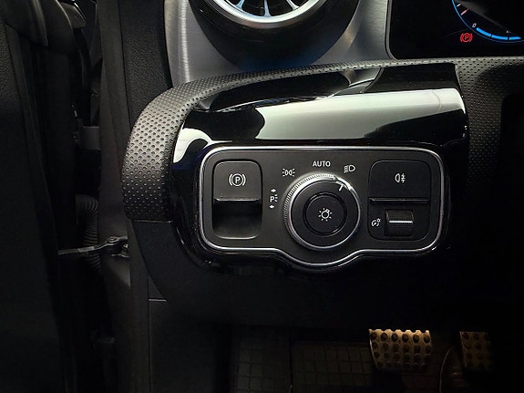 Mercedes-Benz CLA200 17 of 30