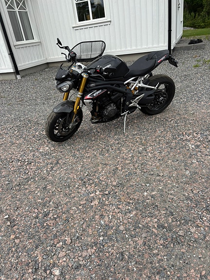 Triumph Triumph speed triple 1200 rs 2 of 2
