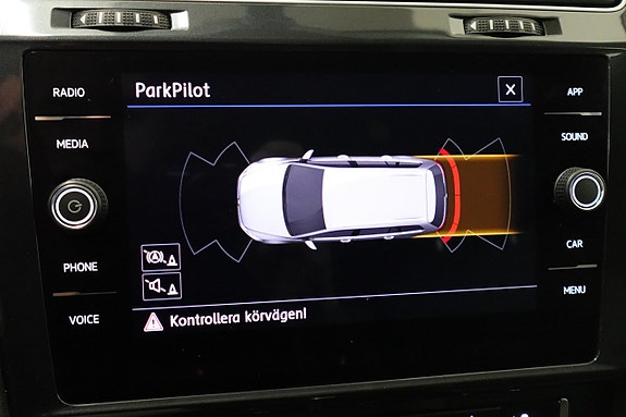 Volkswagen Golf Alltrack 11 of 21