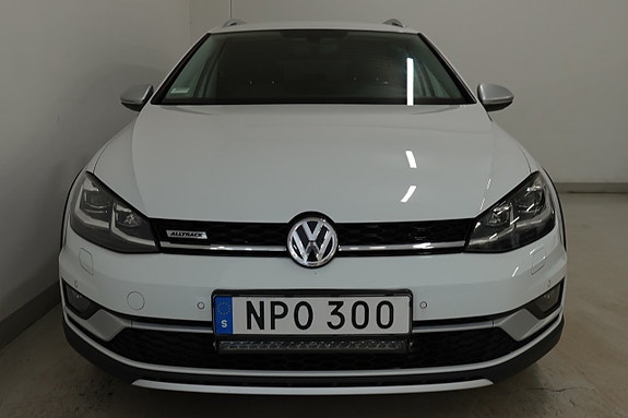 Volkswagen Golf Alltrack 2 of 21