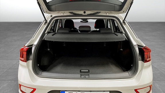 Volkswagen T-Roc 12 of 12