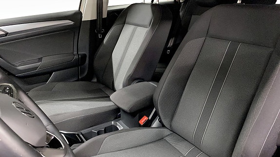 Volkswagen T-Roc 8 of 12