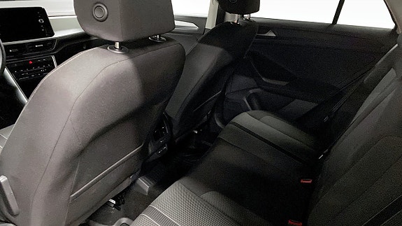 Volkswagen T-Roc 11 of 12