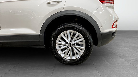 Volkswagen T-Roc 6 of 12