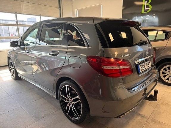 Mercedes-Benz B180 d 4 of 5