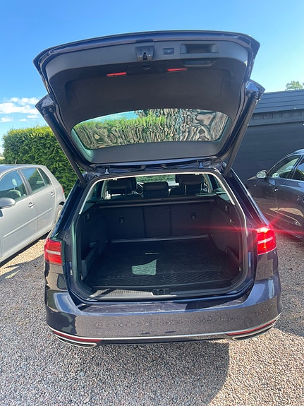 Volkswagen Passat 8 of 13