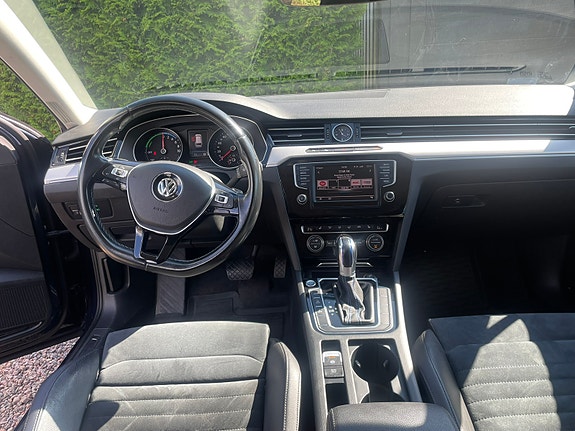 Volkswagen Passat 10 of 13